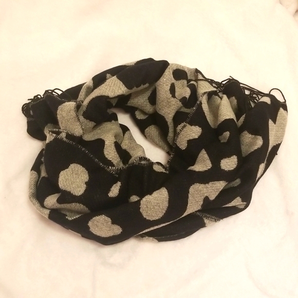 ❗❗3/$20 Black and Grey Long Scarf - Picture 1 of 2